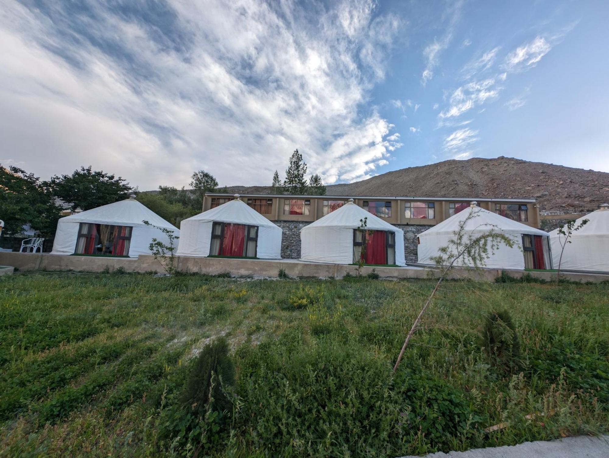 Apex Hotels And Resorts Hussaini Karimabad (Hunza) Exterior foto